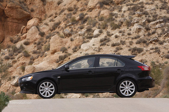 Mitsubishi Lancer Hatchback foto 4