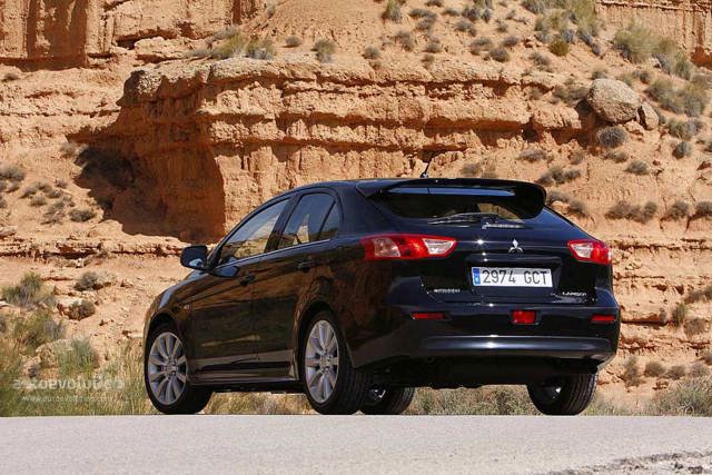 Mitsubishi Lancer Hatchback foto 5