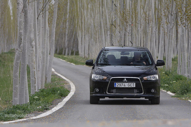 Mitsubishi Lancer Hatchback foto 6