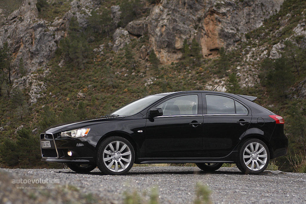 Mitsubishi Lancer Hatchback photo 7