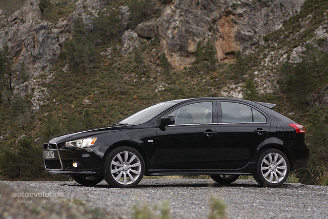 Mitsubishi Lancer Hatchback foto 7