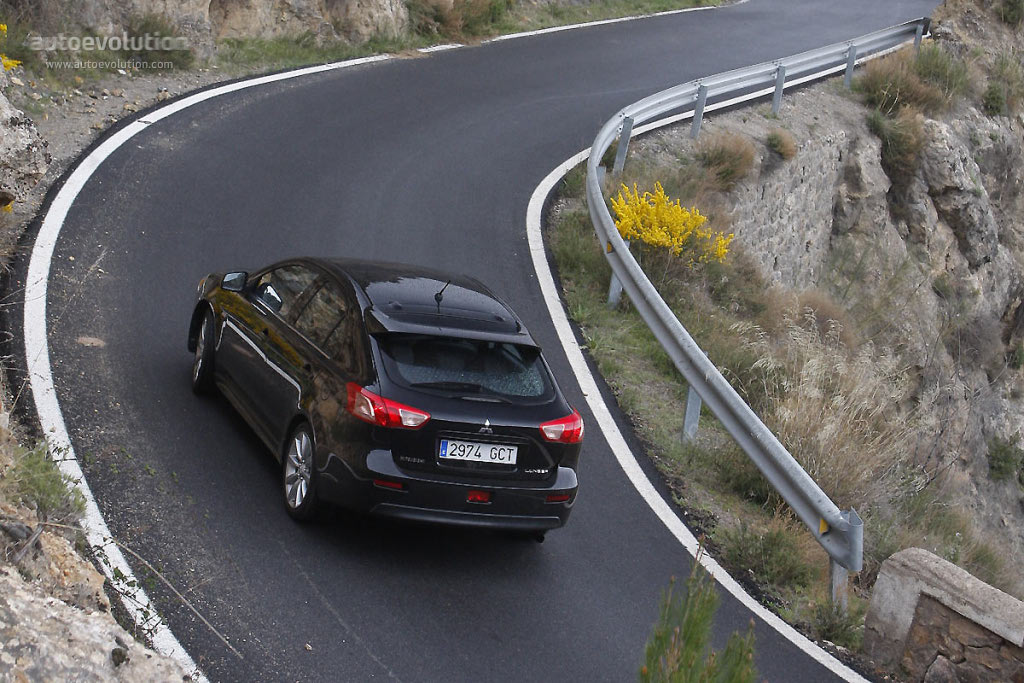 Mitsubishi Lancer Hatchback photo 8