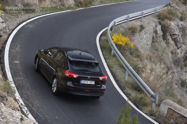 Mitsubishi Lancer Hatchback foto 8