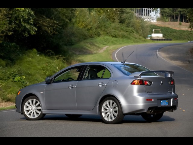 Mitsubishi Lancer Hatchback foto 24