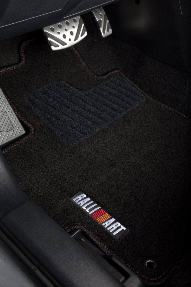 Mitsubishi Lancer Hatchback foto 39