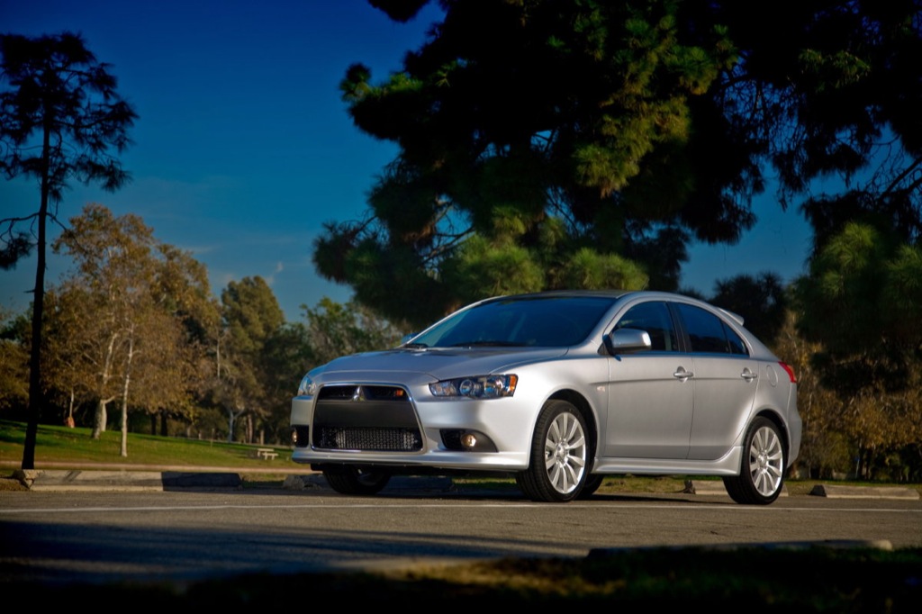 Mitsubishi Lancer Hatchback photo 3