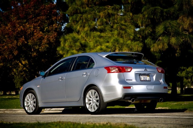 Mitsubishi Lancer Hatchback foto 7