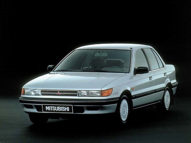 Mitsubishi Lancer photo 2