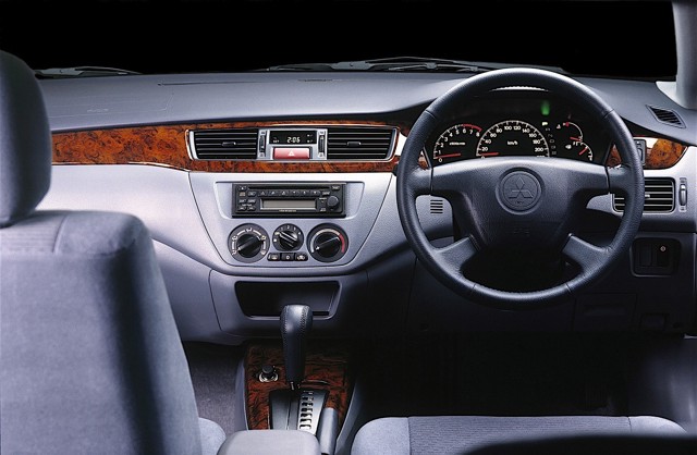 Mitsubishi Lancer photo 32