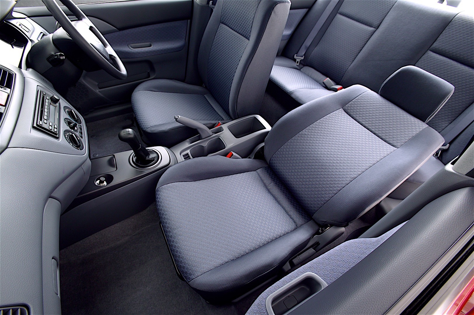 Mitsubishi Lancer photo 34