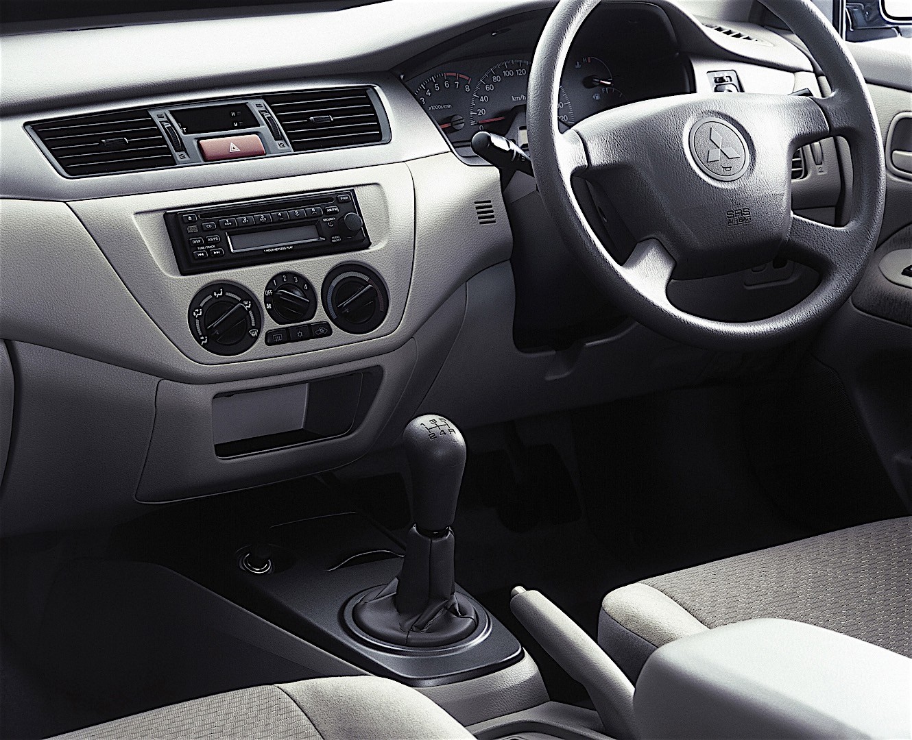 Mitsubishi Lancer photo 26