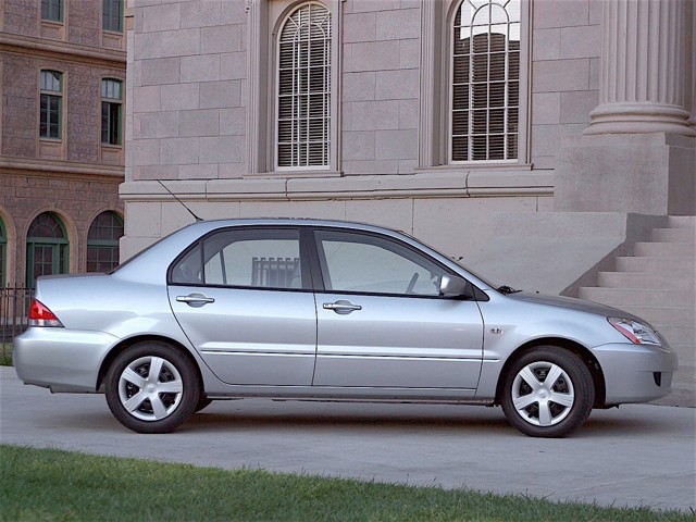 Mitsubishi Lancer Foto 32