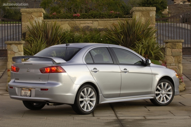 Mitsubishi Lancer photo 2