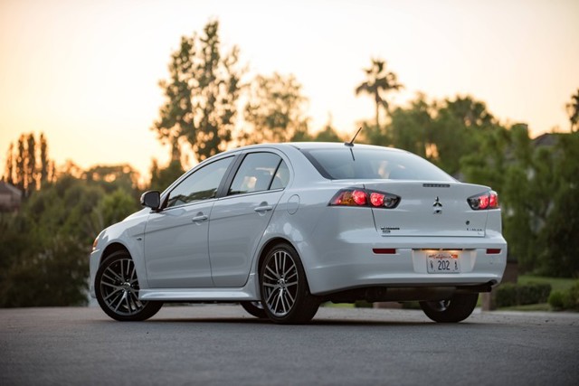 Mitsubishi Lancer photo 12