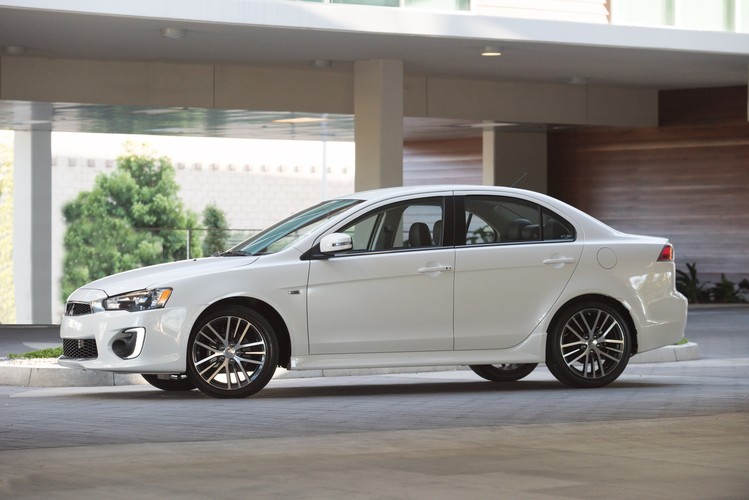 Mitsubishi Lancer photo 16