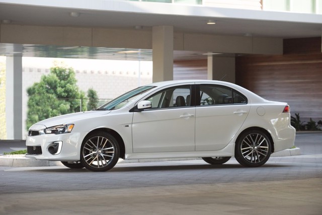 Mitsubishi Lancer photo 16