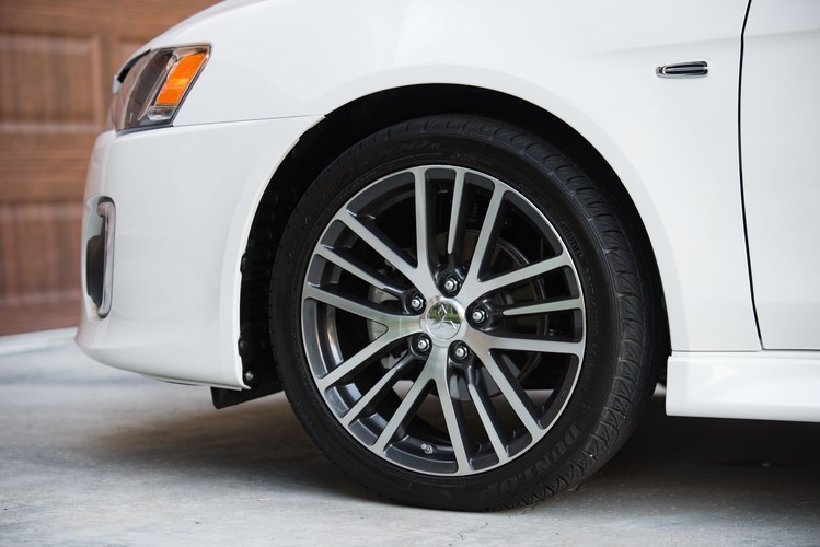 Mitsubishi Lancer photo 3