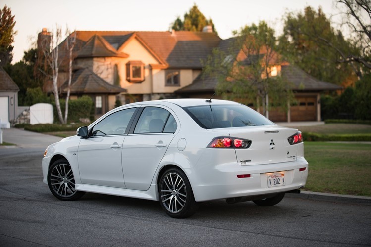 Mitsubishi Lancer photo 8