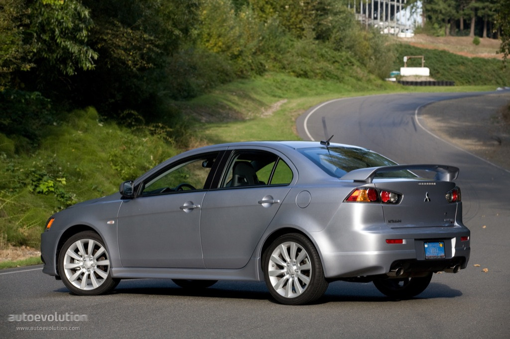 Mitsubishi Lancer photo 2