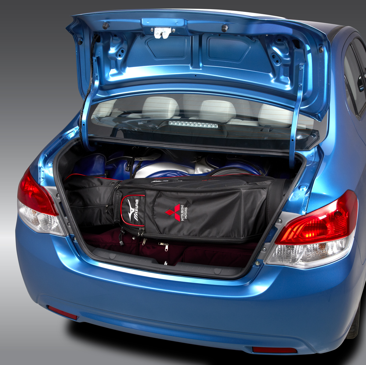 Mitsubishi Mirage G4 photo 31