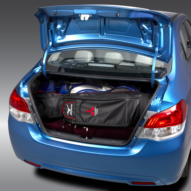 Mitsubishi Mirage G4 photo 31