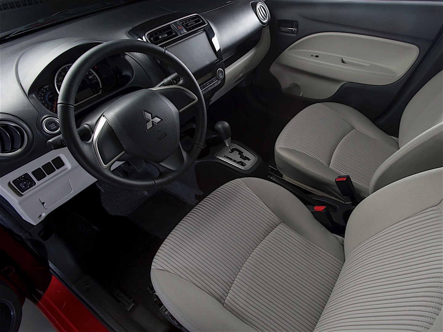 Mitsubishi Mirage G4 photo 36