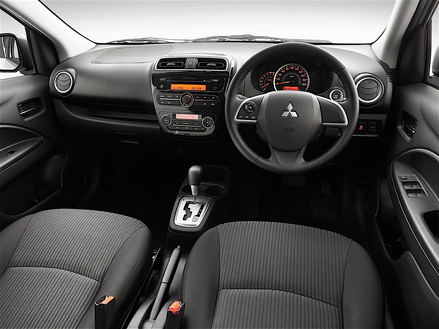 Mitsubishi Mirage G4 photo 39