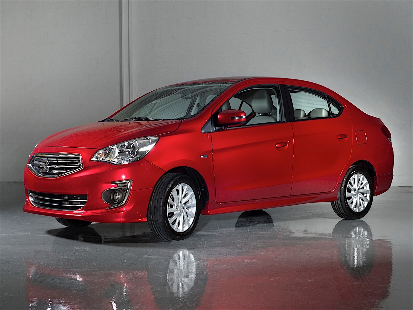 Mitsubishi Mirage G4 photo 5