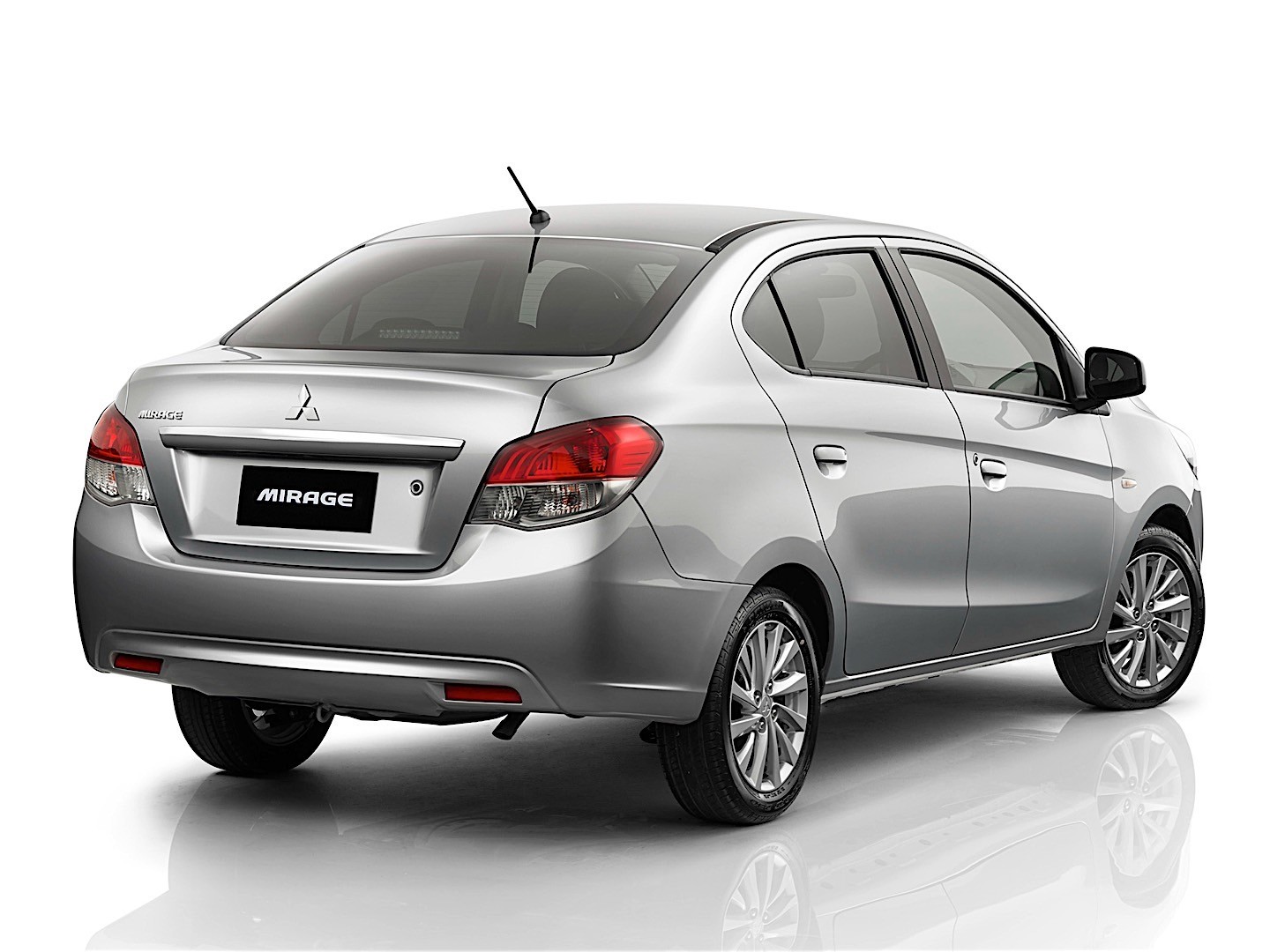 Mitsubishi Mirage G4 photo 12
