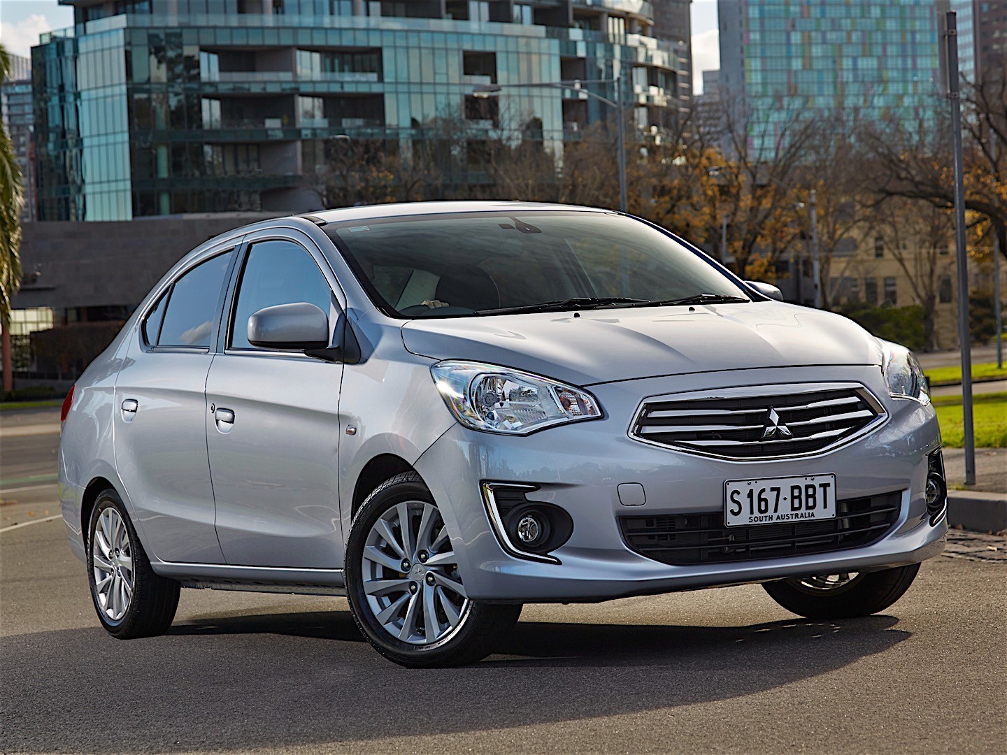 Mitsubishi Mirage G4 photo 13