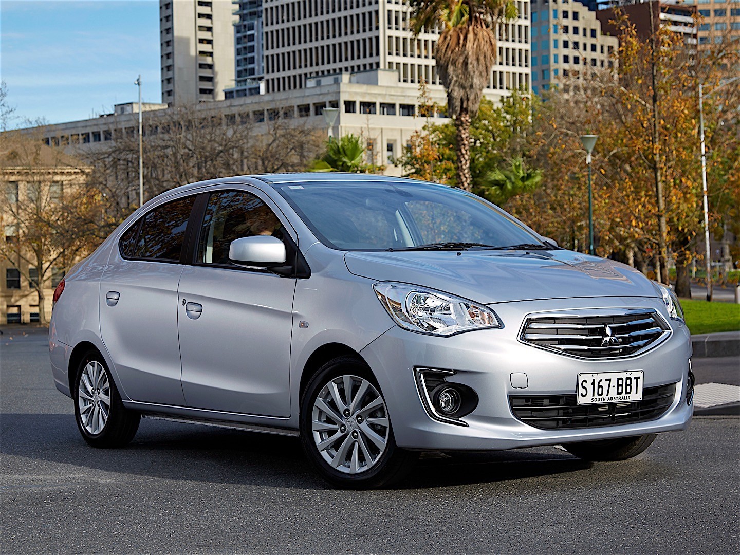 Mitsubishi Mirage G4 photo 14