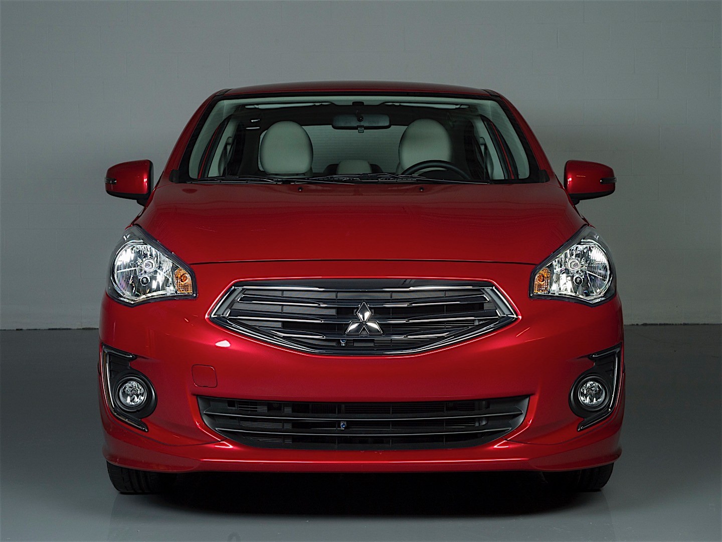 Mitsubishi Mirage G4 photo 21