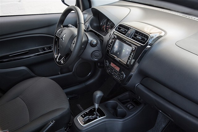 Mitsubishi Mirage G4 photo 30