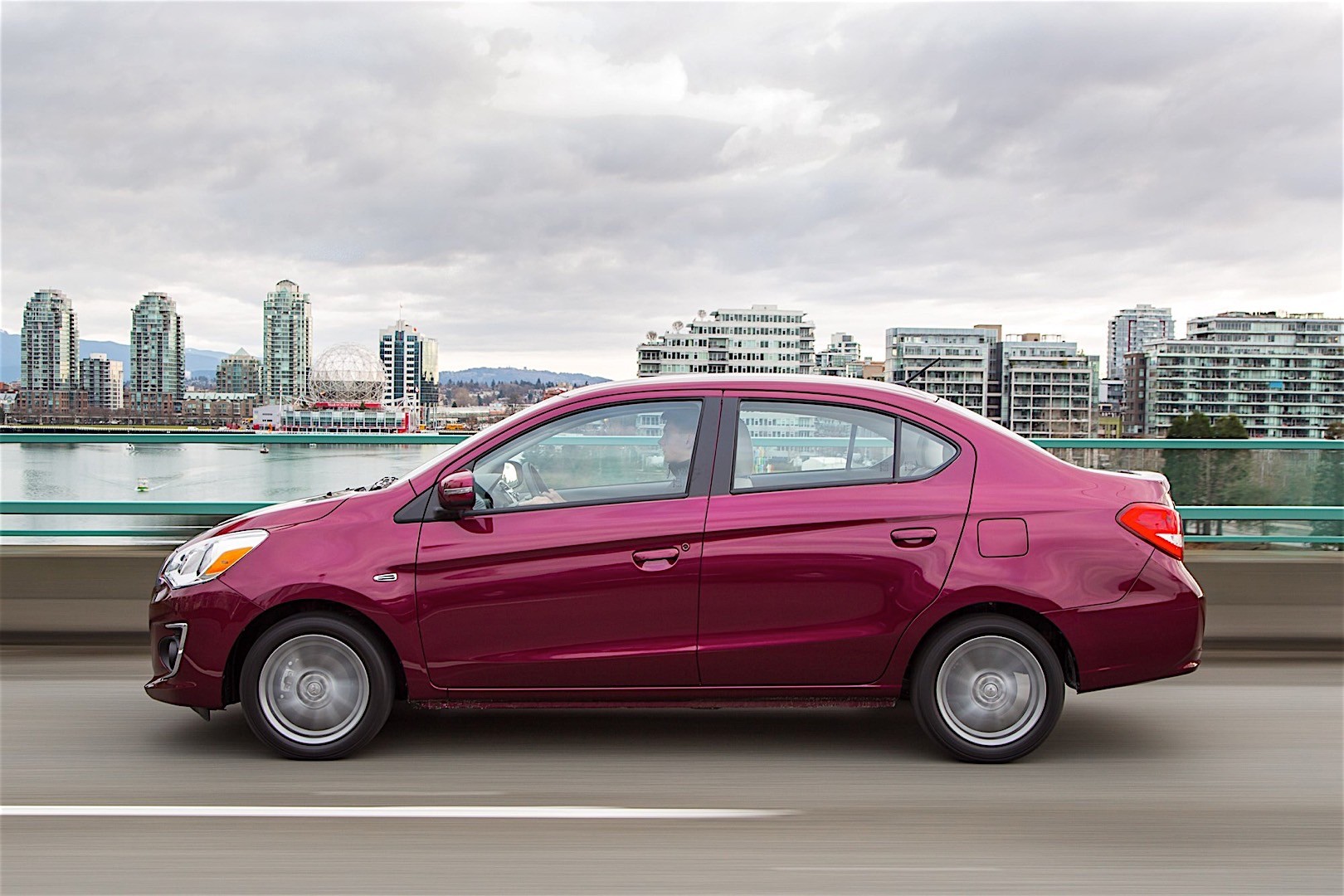 Mitsubishi Mirage G4 photo 4