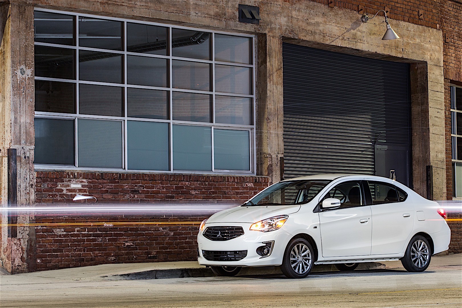 Mitsubishi Mirage G4 photo 5