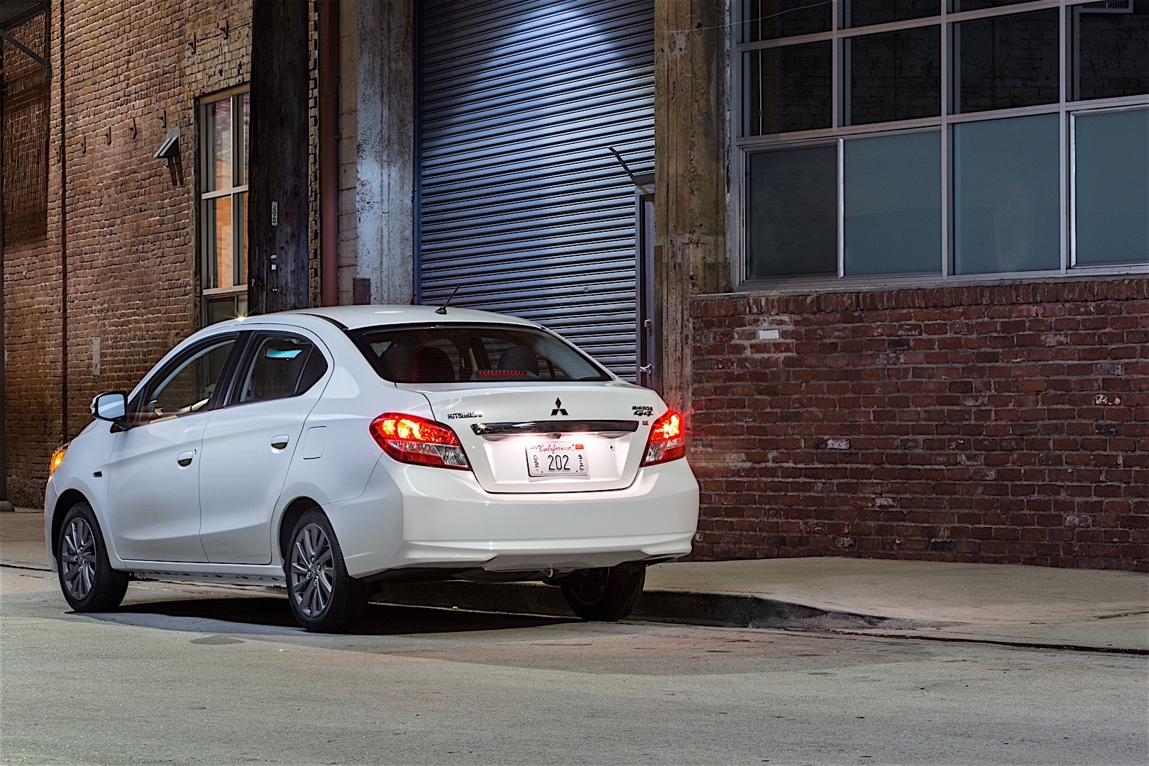 Mitsubishi Mirage G4 photo 6