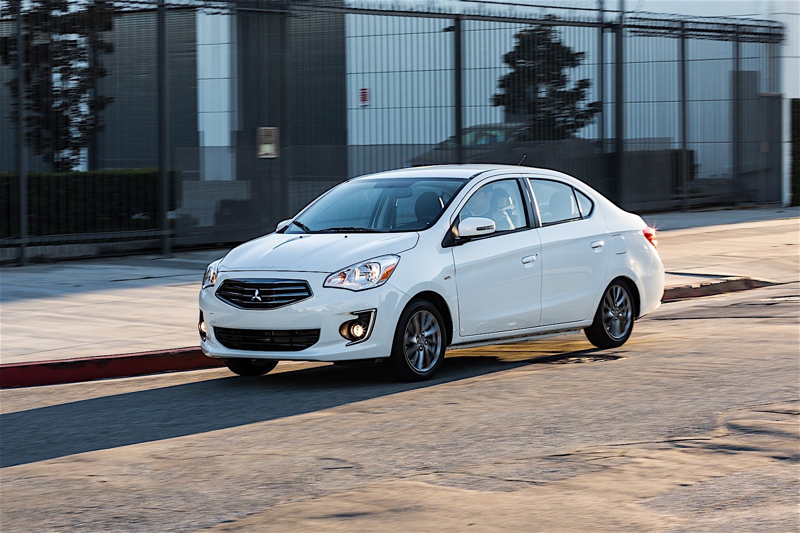 Mitsubishi Mirage G4 photo 7