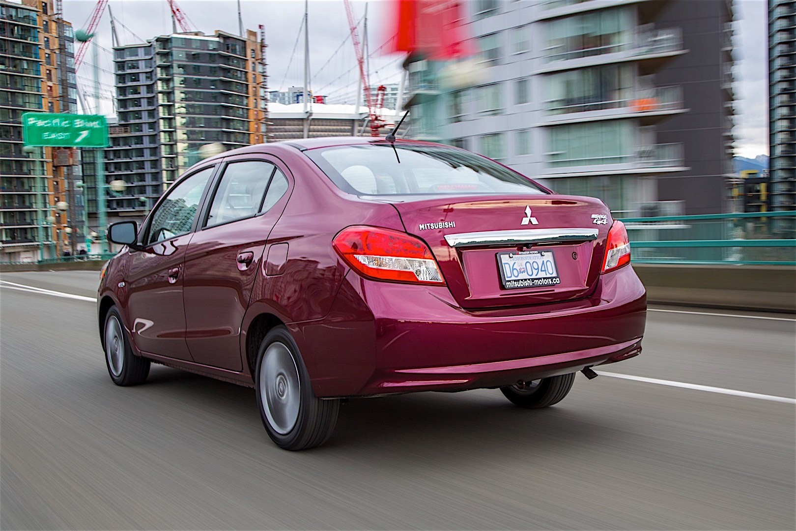 Mitsubishi Mirage G4 photo 9