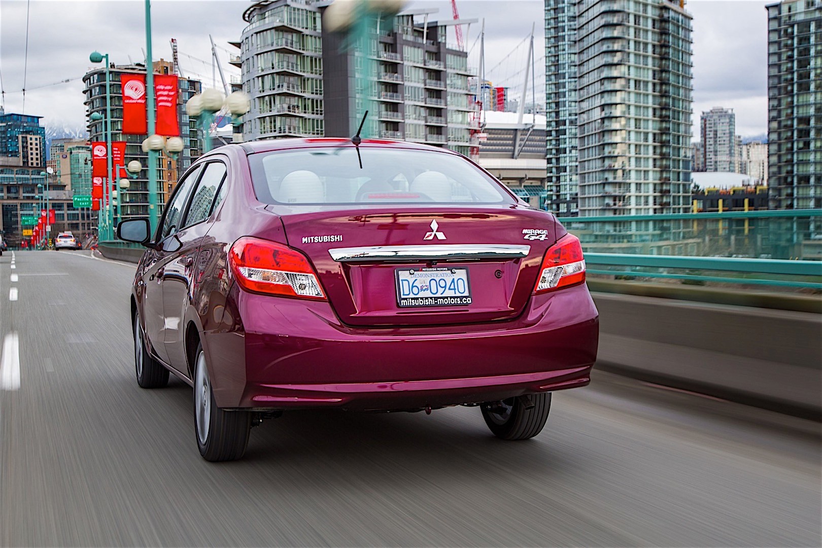 Mitsubishi Mirage G4 photo 12