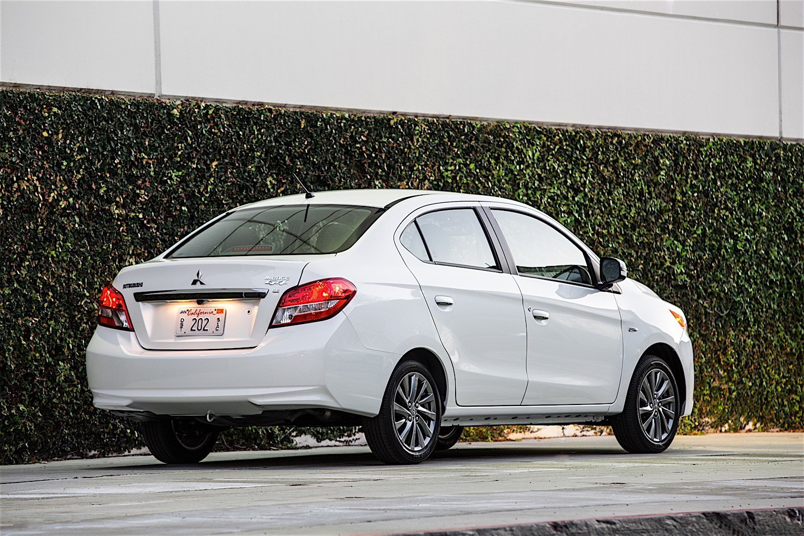 Mitsubishi Mirage G4 photo 18