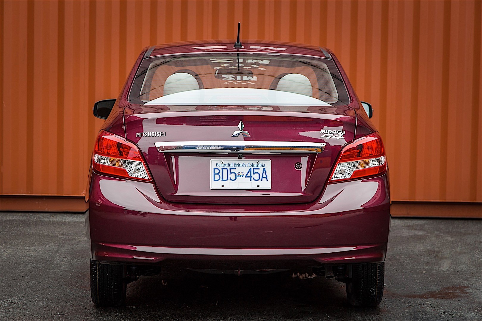 Mitsubishi Mirage G4 photo 19