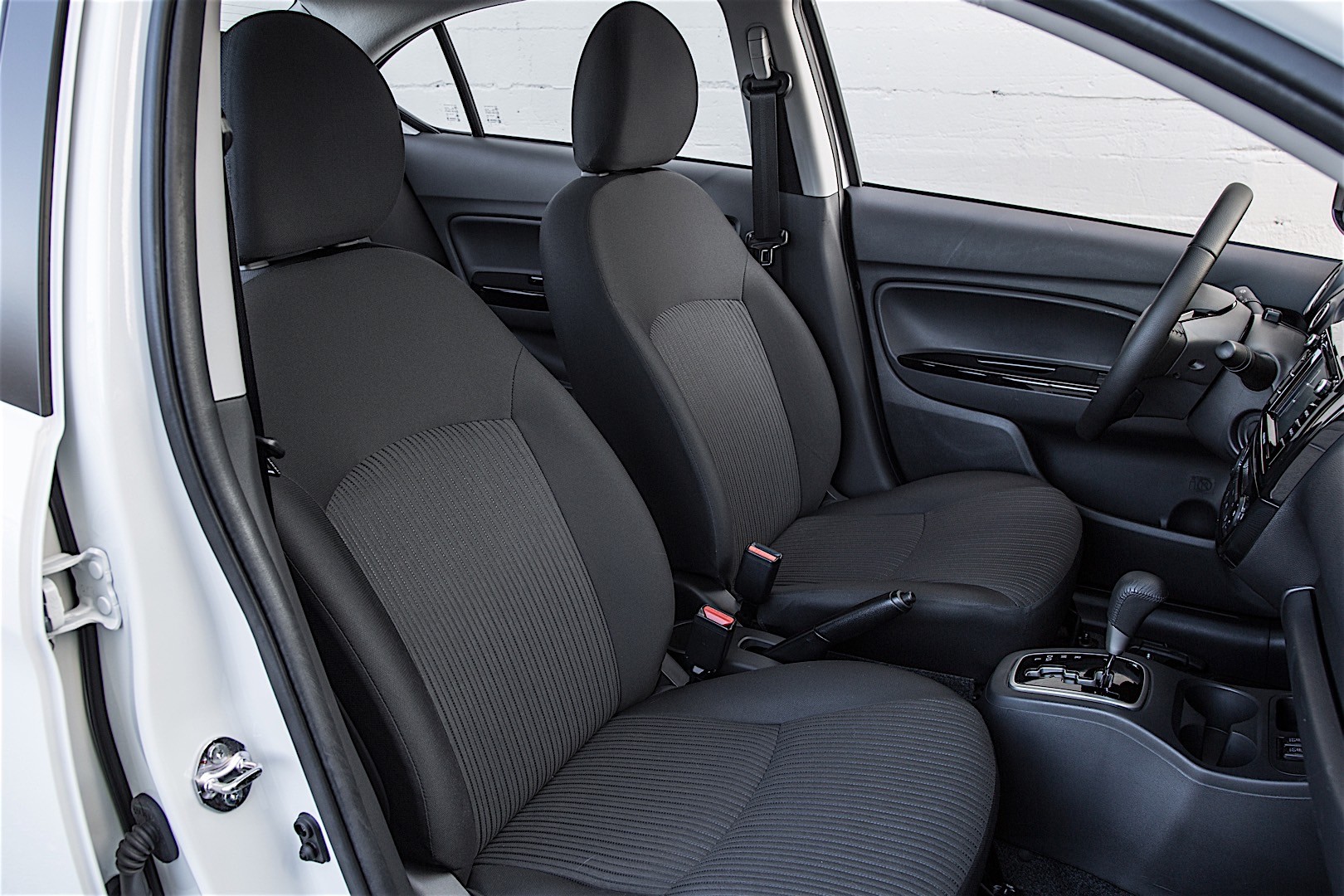 Mitsubishi Mirage G4 photo 28