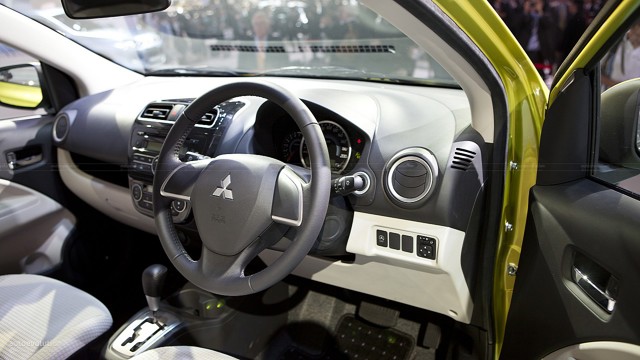 Mitsubishi Mirage Foto 55