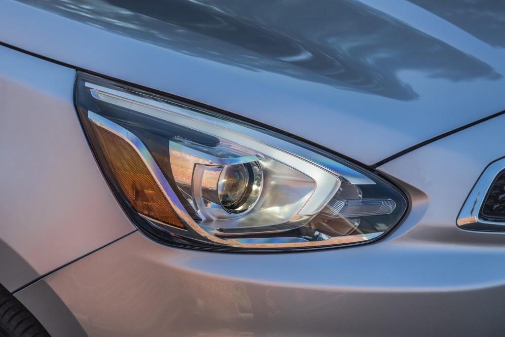 Mitsubishi Mirage photo 9