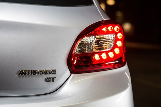 Mitsubishi Mirage photo 16