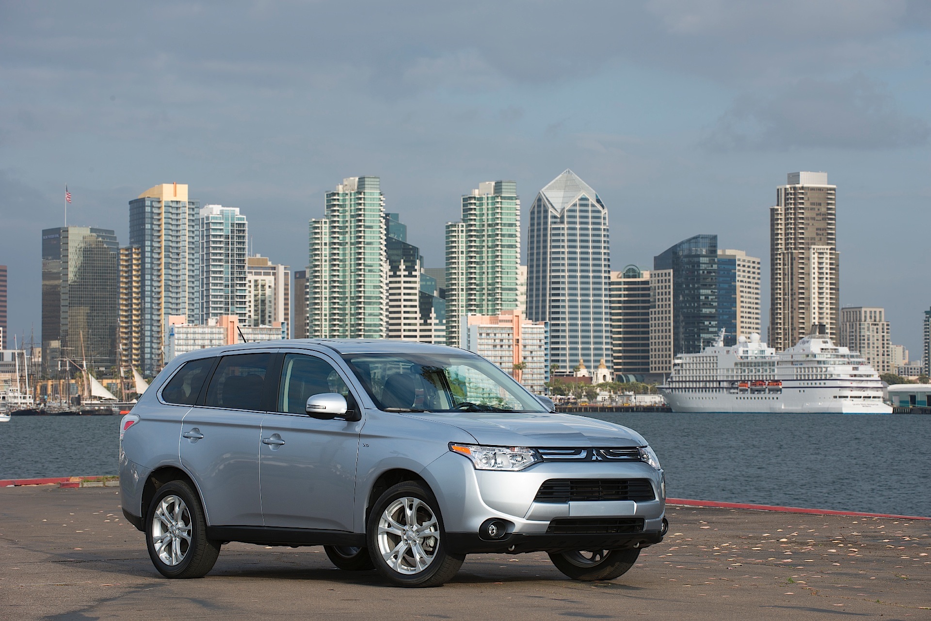 Mitsubishi Outlander / Airtrek photo 7
