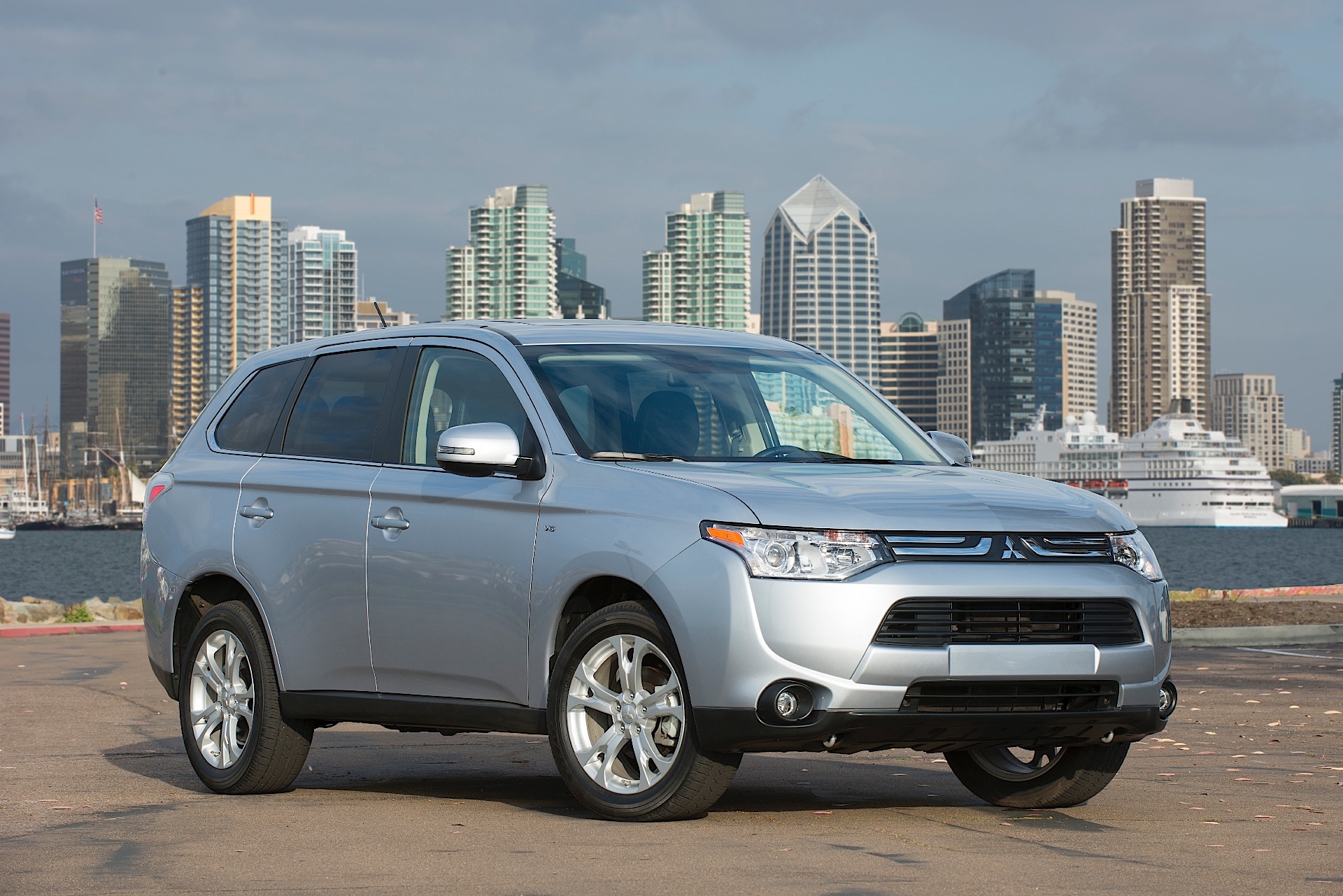 Mitsubishi Outlander / Airtrek photo 9