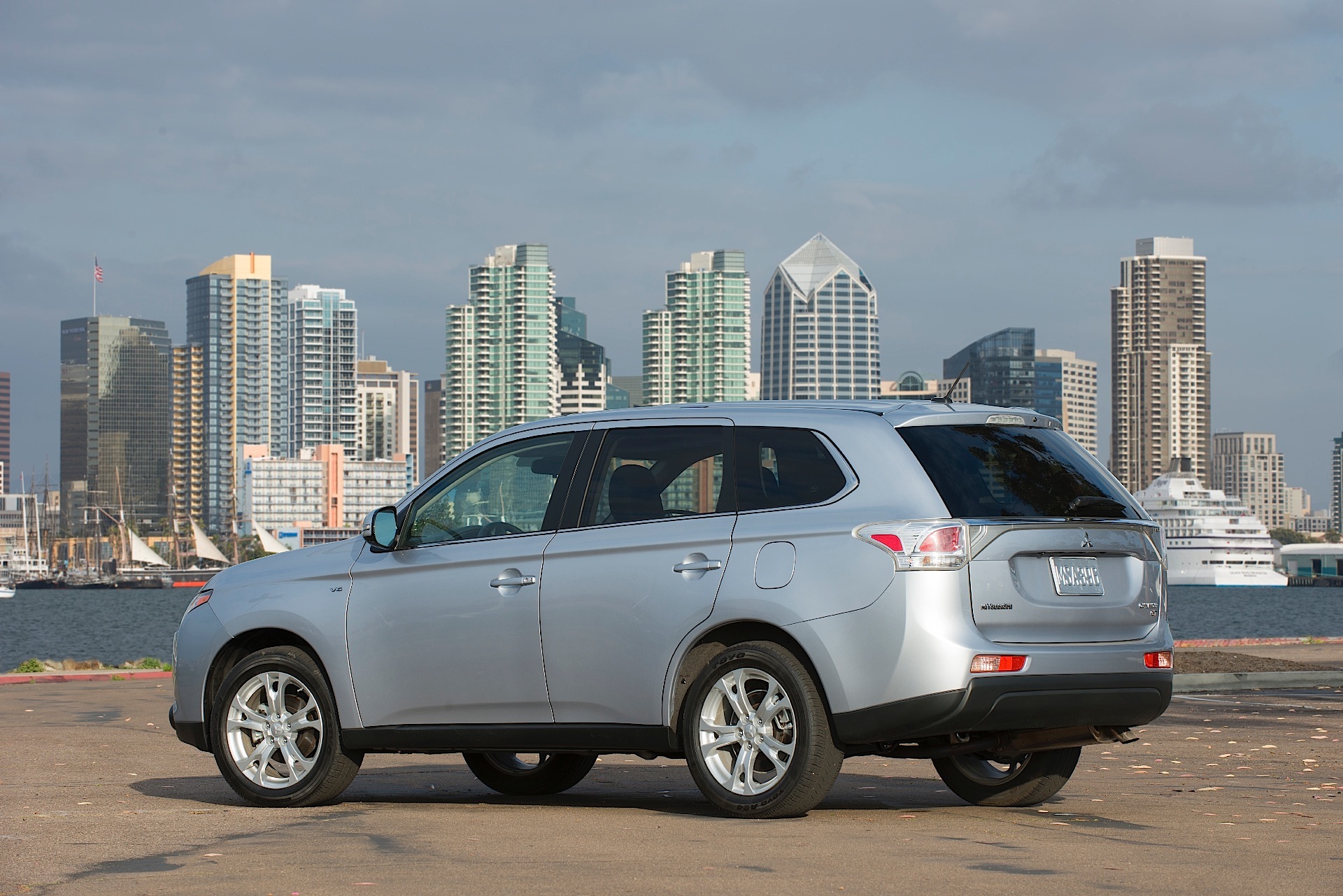 Mitsubishi Outlander / Airtrek photo 10