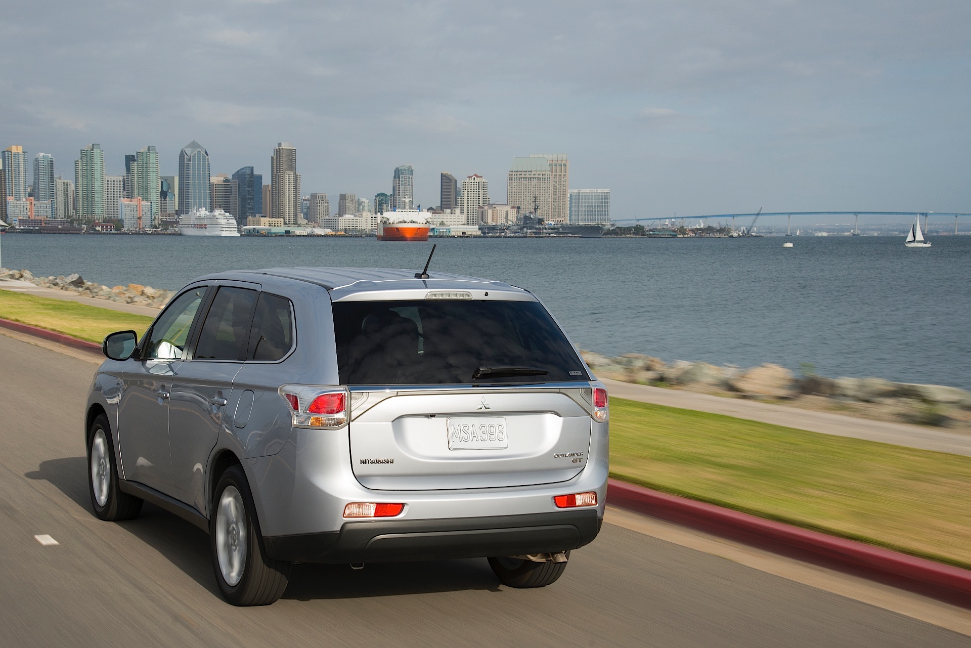 Mitsubishi Outlander / Airtrek photo 11