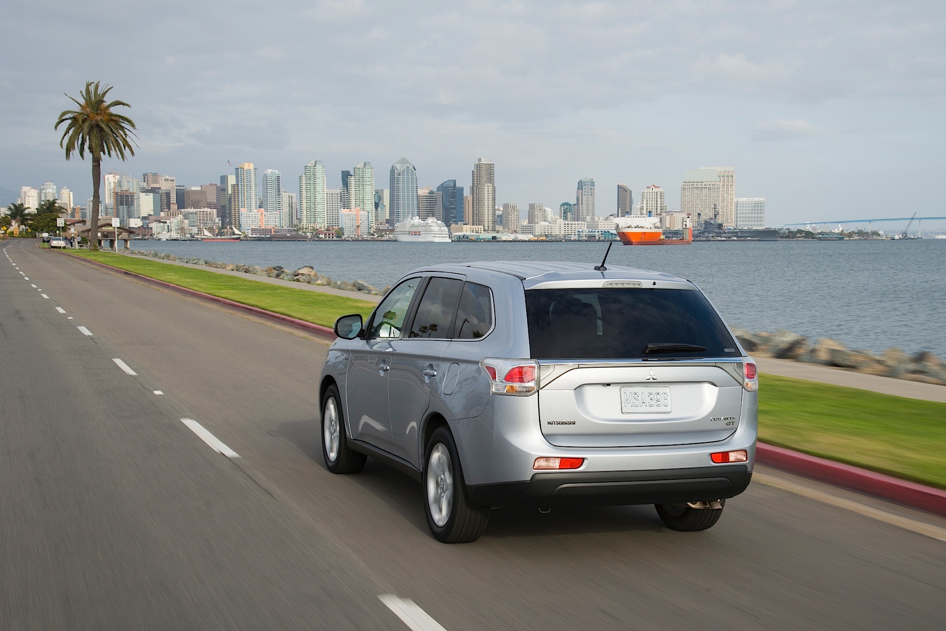 Mitsubishi Outlander / Airtrek photo 12